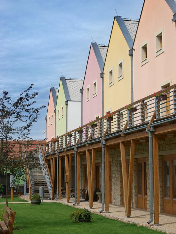 Hotel Kravi Hora Boretice Exterior photo
